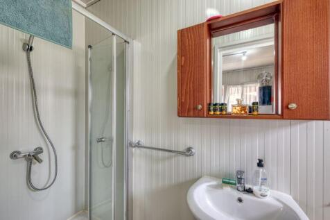 Outbuilding/Bathroom