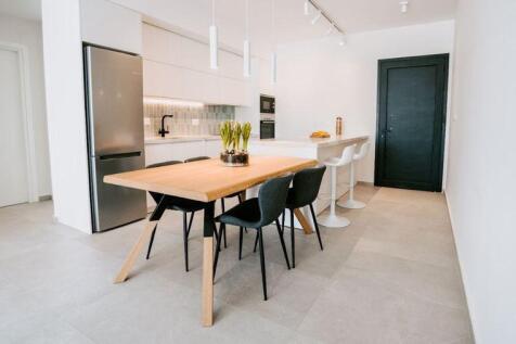 Kitchen/Dining Area
