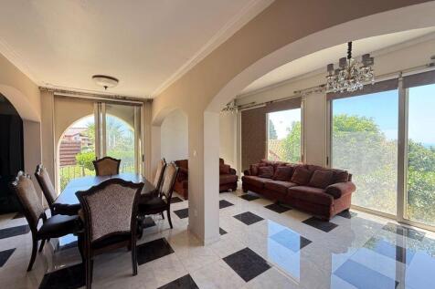 Dining Lounge