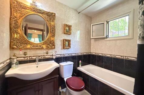 Bedroom 1 Ensuite