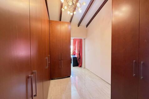 Bedroom 2 Walk in