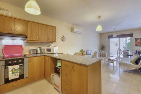 Kitchen &amp; Lounge