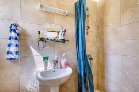 Bedroom 2 Ensuite