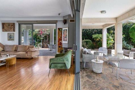 2nd Lounge Area