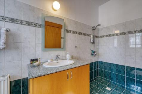 Bedroom 2 Ensuite