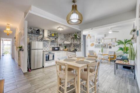 Kitchen &amp; Dining...