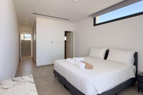 Basement Ensuite...