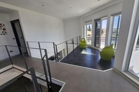 Stairs landing