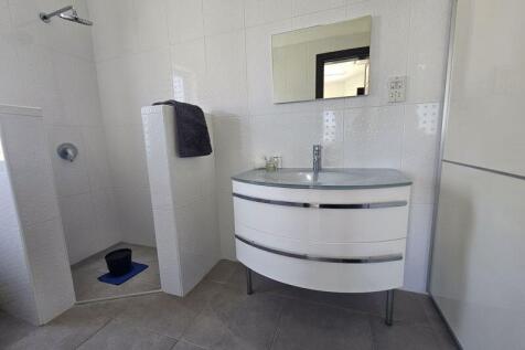 Bedroom 2 ensuite
