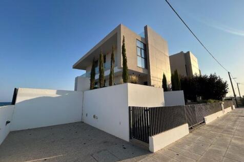 Front of Villa 2