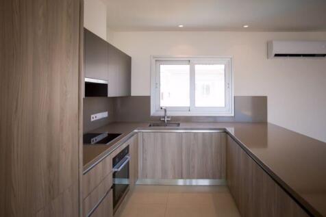Fully Fitted Kitchen