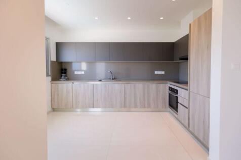 Fully Fitted Kitchen