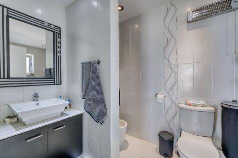 Bedroom 1 Ensuite