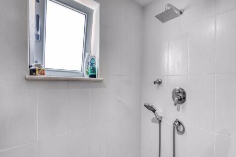 Bedroom 1 Ensuite