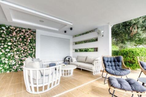 Outdoor Seating Area