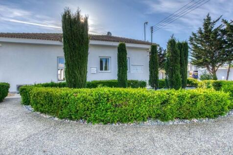 Villa &amp; Landscaped