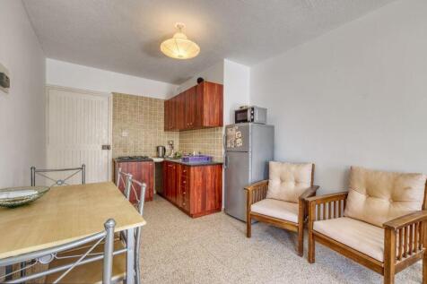 Entrance Kitchen...
