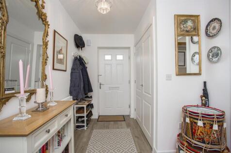 SPACIOUS  ENTRANCE  HALLWAY