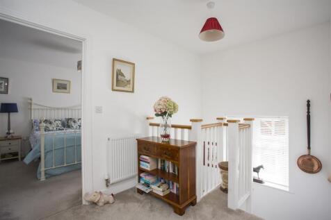 PART  GALLERIED  GOOD  SIZED  LANDING