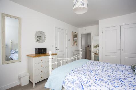 MASTER  BEDROOM