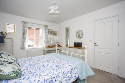 MASTER  BEDROOM