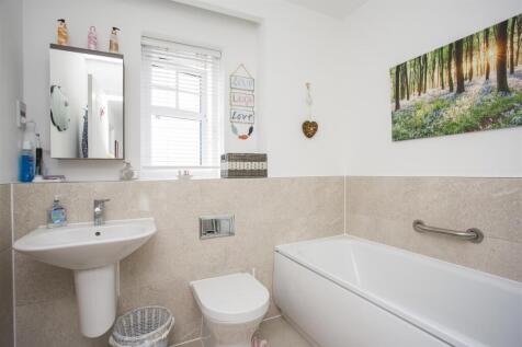 FAMILY  BATHROOM