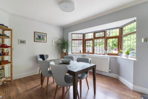 19 Dining Room.jpg