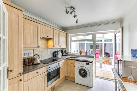 4. Kitchen.jpg