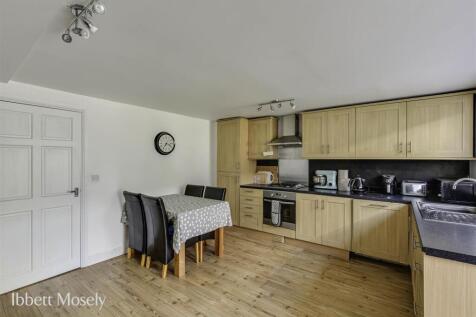 6 Kitchen.jpg