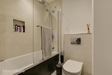13 Bathroom.jpg