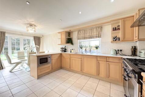 Kitchen/ Dining
