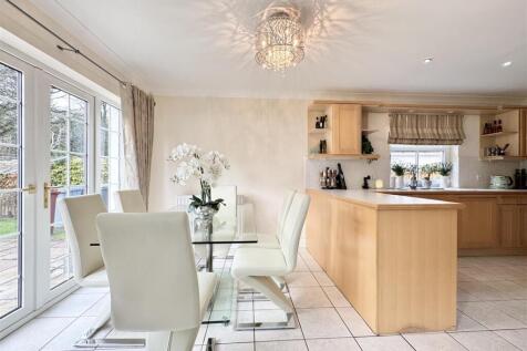 Kitchen/ Dining