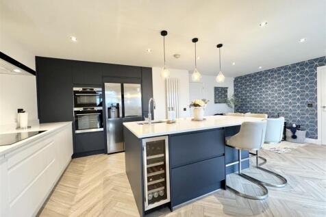 Kitchen/ Dining