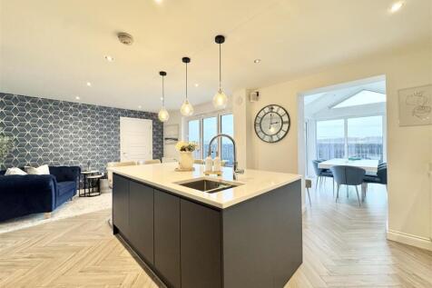 Kitchen/ Dining