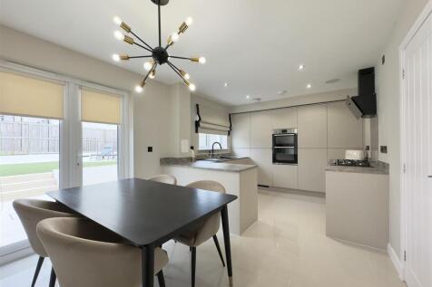 Kitchen/ Dining