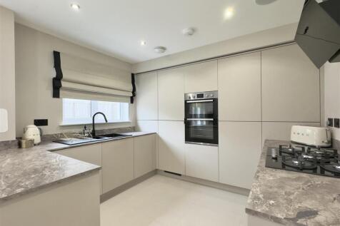 Kitchen/ Dining