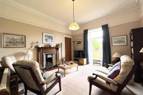 Sitting Room/ Bedroom 4
