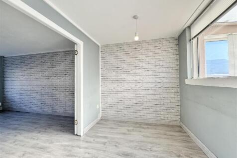 Lounge/Dining