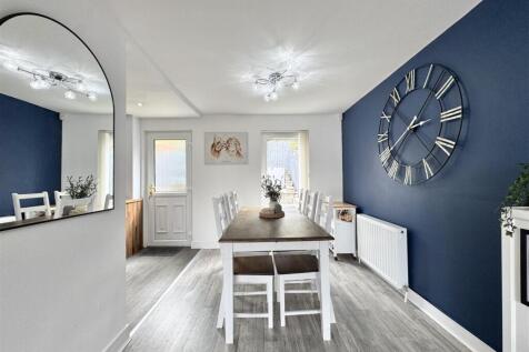 Lounge / Dining