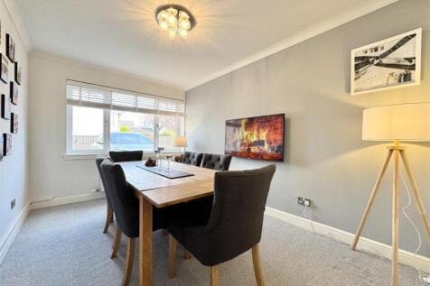 Dining/Bedroom