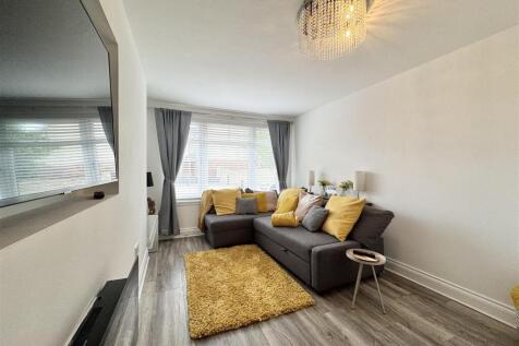 Sitting room / 5th Bedroom