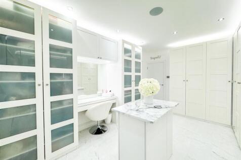 Dresser/Bedroom