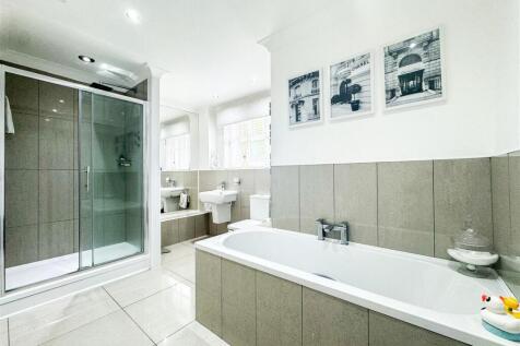 Bedroom/En-Suite/Bathroom