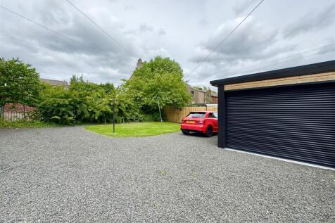 Garden/Driveway