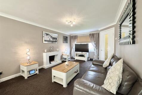 Lounge/Dining