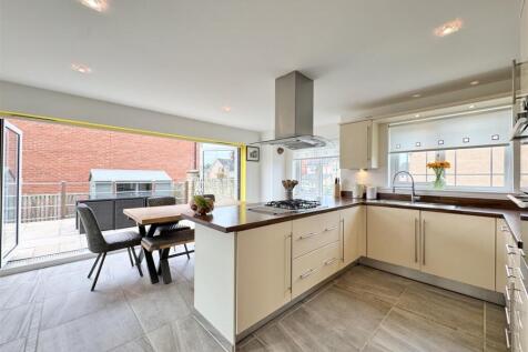 Kitchen/Dining