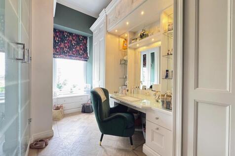 Dressing Room/Bedroom
