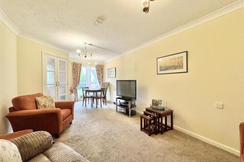 Lounge/Dining