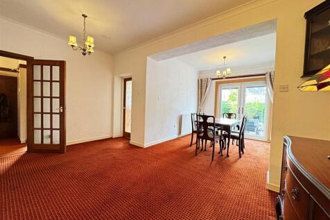 Sitting Room/Dining Room