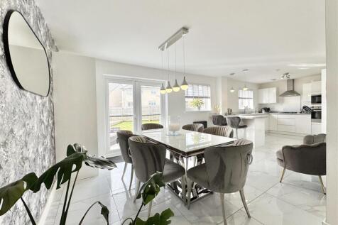 Kitchen/ Dining / Family